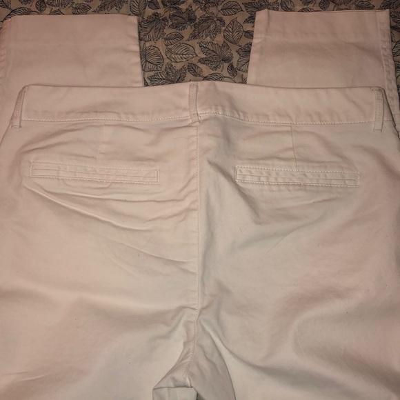 Old Navy Pixie Chinos- like new - Picture 4 of 4